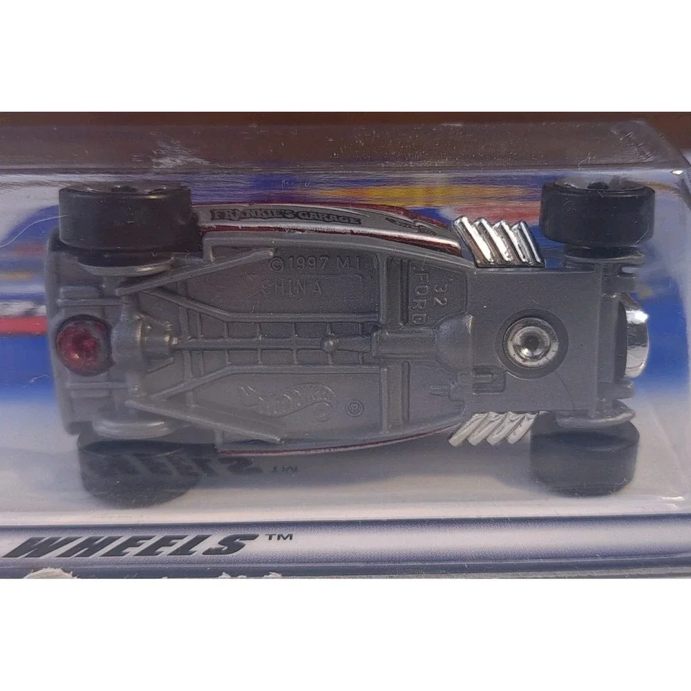 Hot Wheels 1932 Ford Collector 1070 Red Silver Frankies Garage 1998 Diecast Car